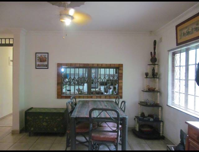 6 BEDROOM HOUSE FOR SALE IN SEA VIEW